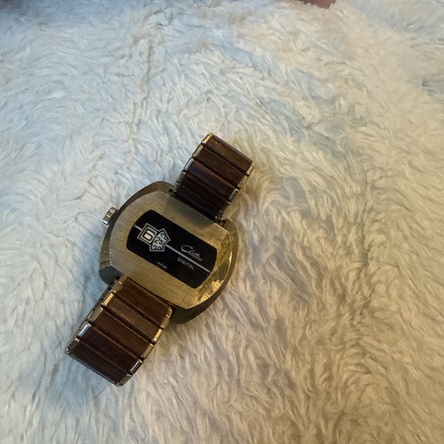 Orologio svizzero digitale